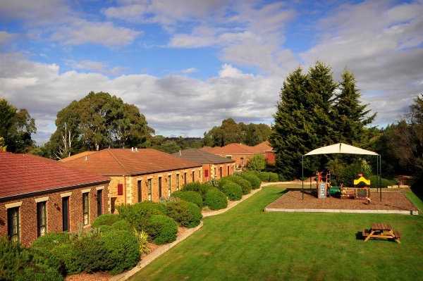 Country Club Villas image 1