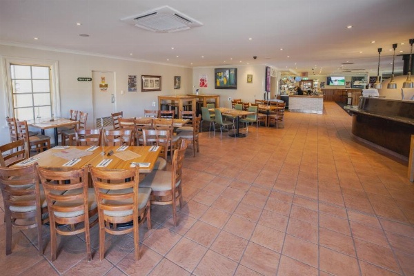 Country Club Villas image 16